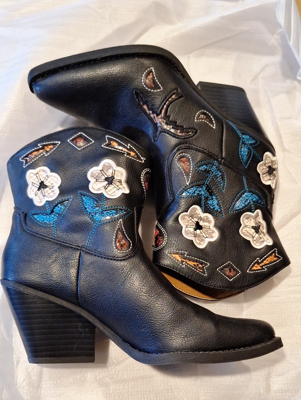Zodiac Roslyn Flower Embroidered Western Cowgirl Ankle Boots Black 7